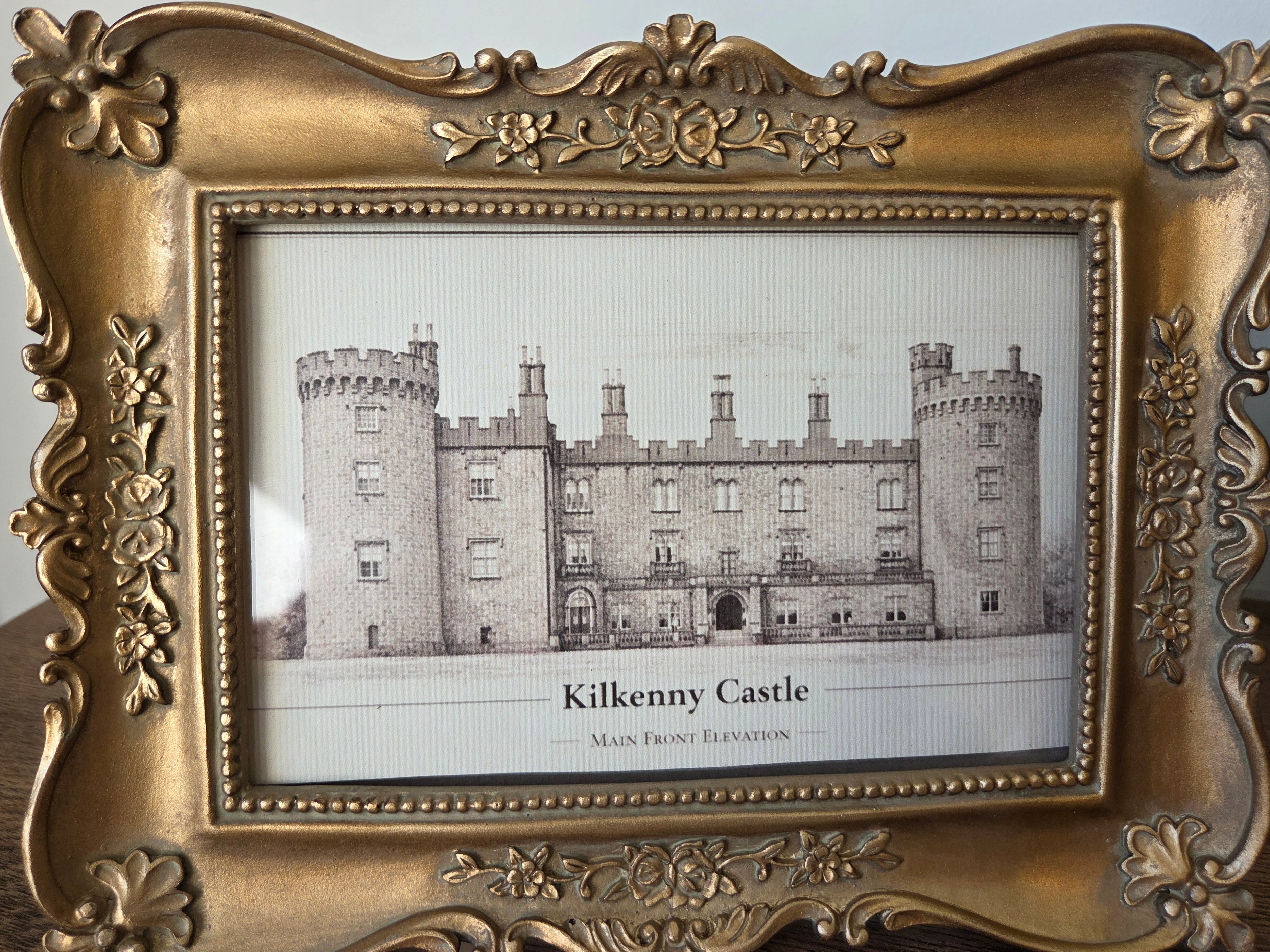 Moat & Mail Monthly Worldwide Subscription